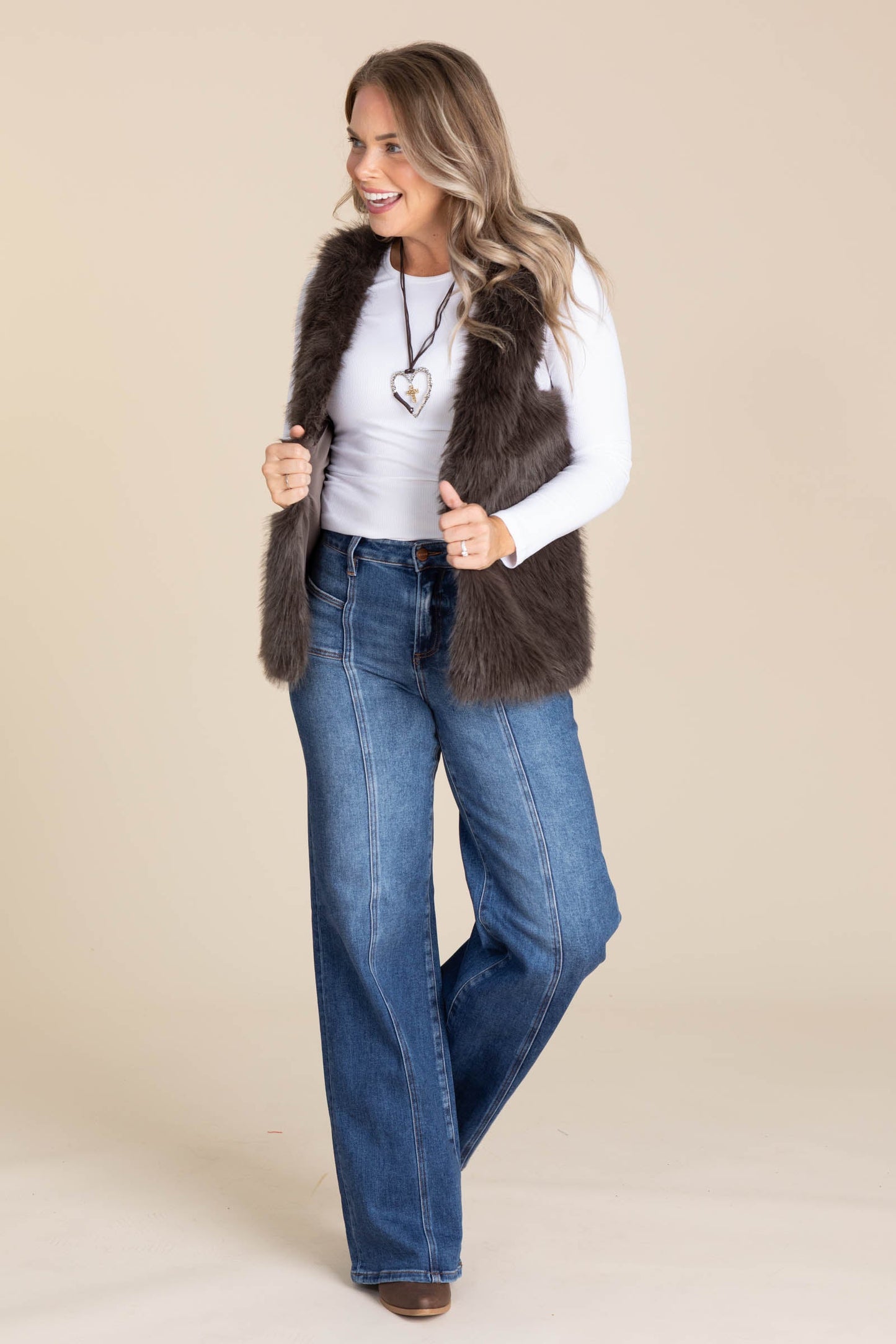 Risen Mid Rise Wide Jeans With Front Pockets