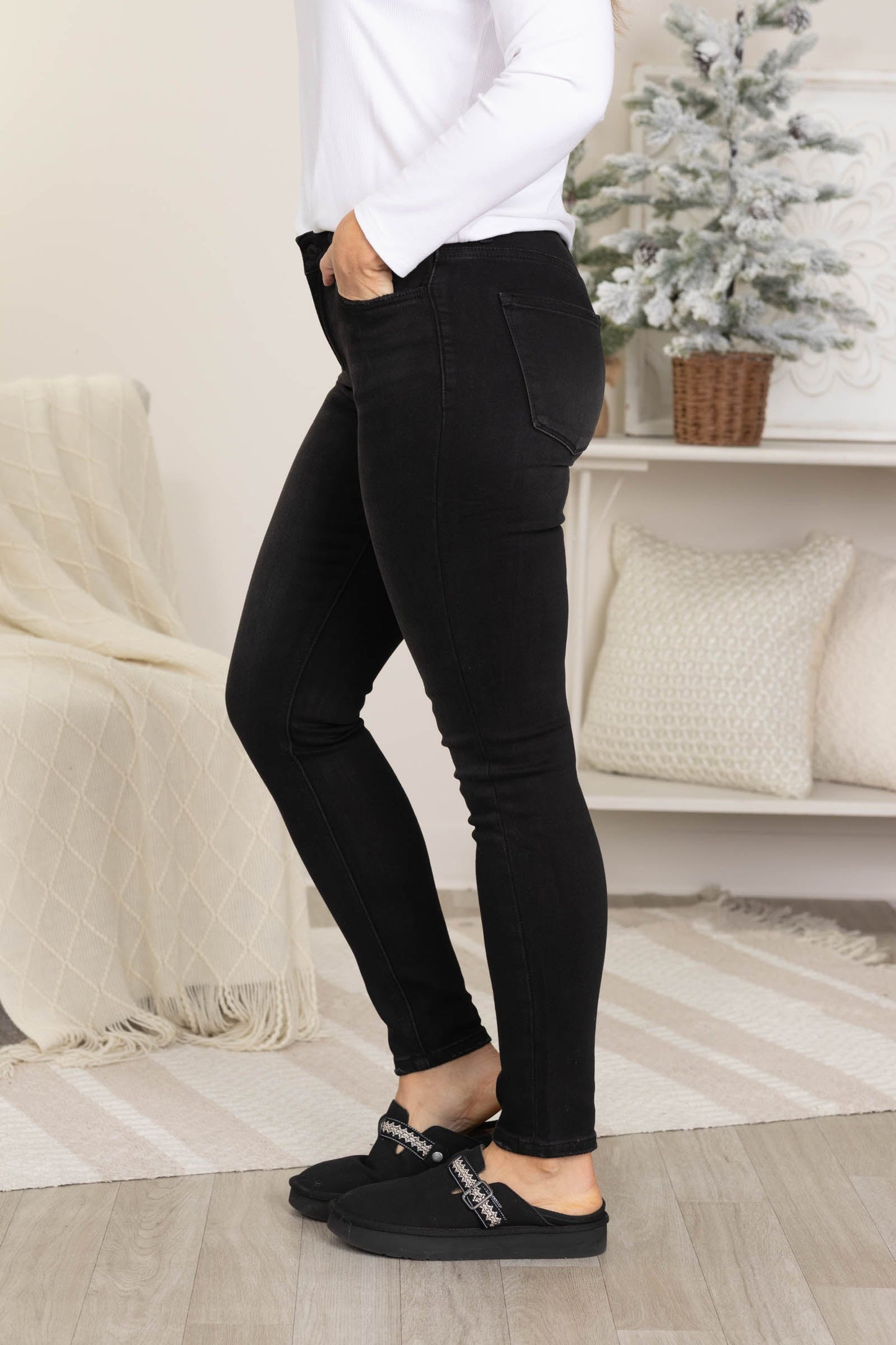 Lovervet Black Mid Rise Ankle Skinny Jeans