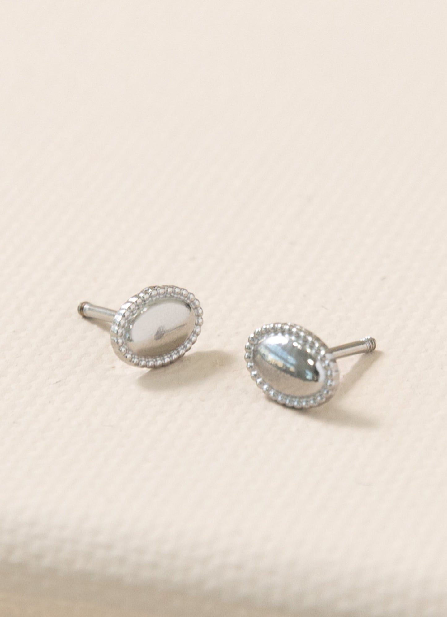 Drew Oval Stud Earrings