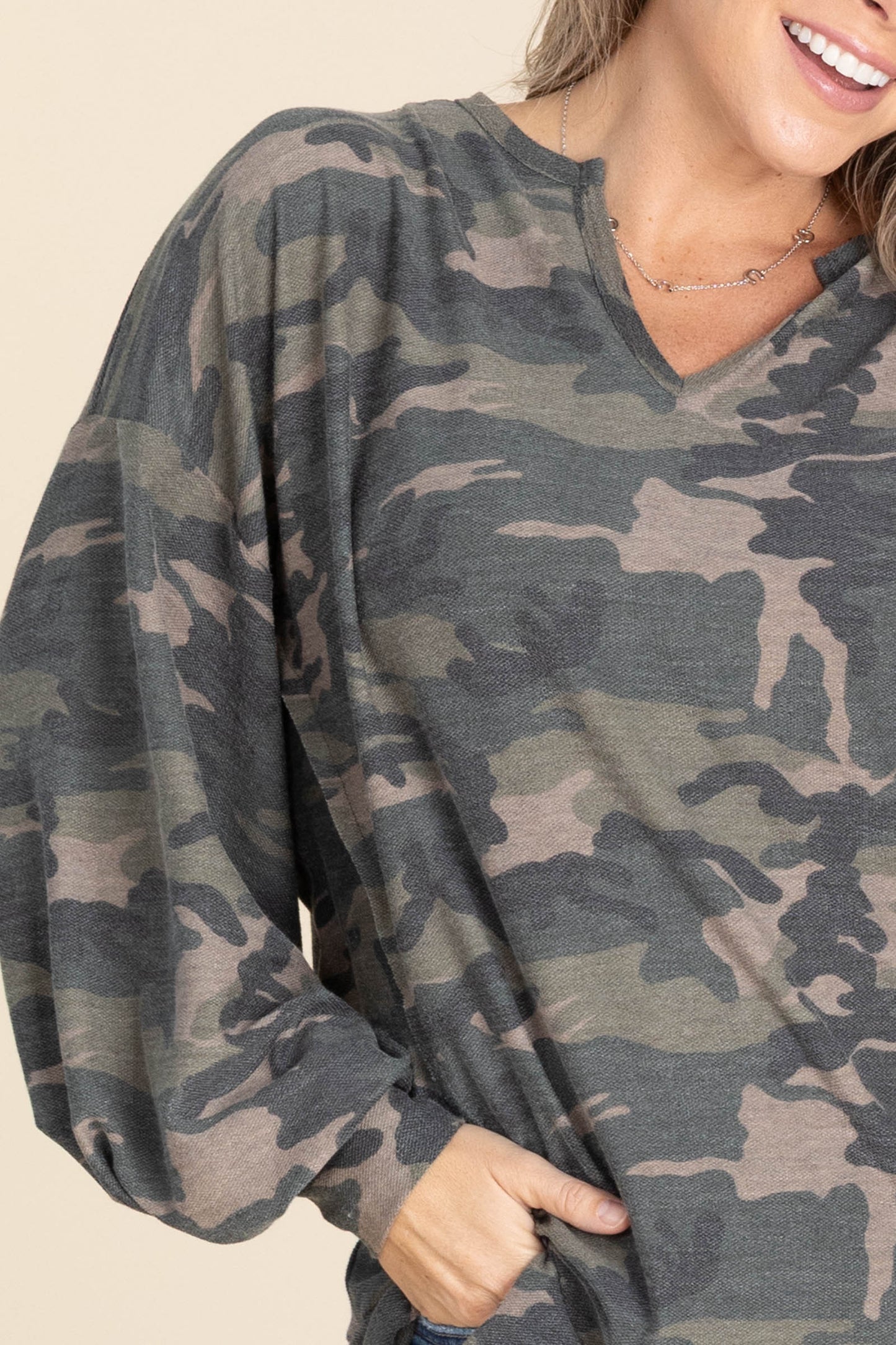 Camo Exposed Seam With V-Neck Knit Top
