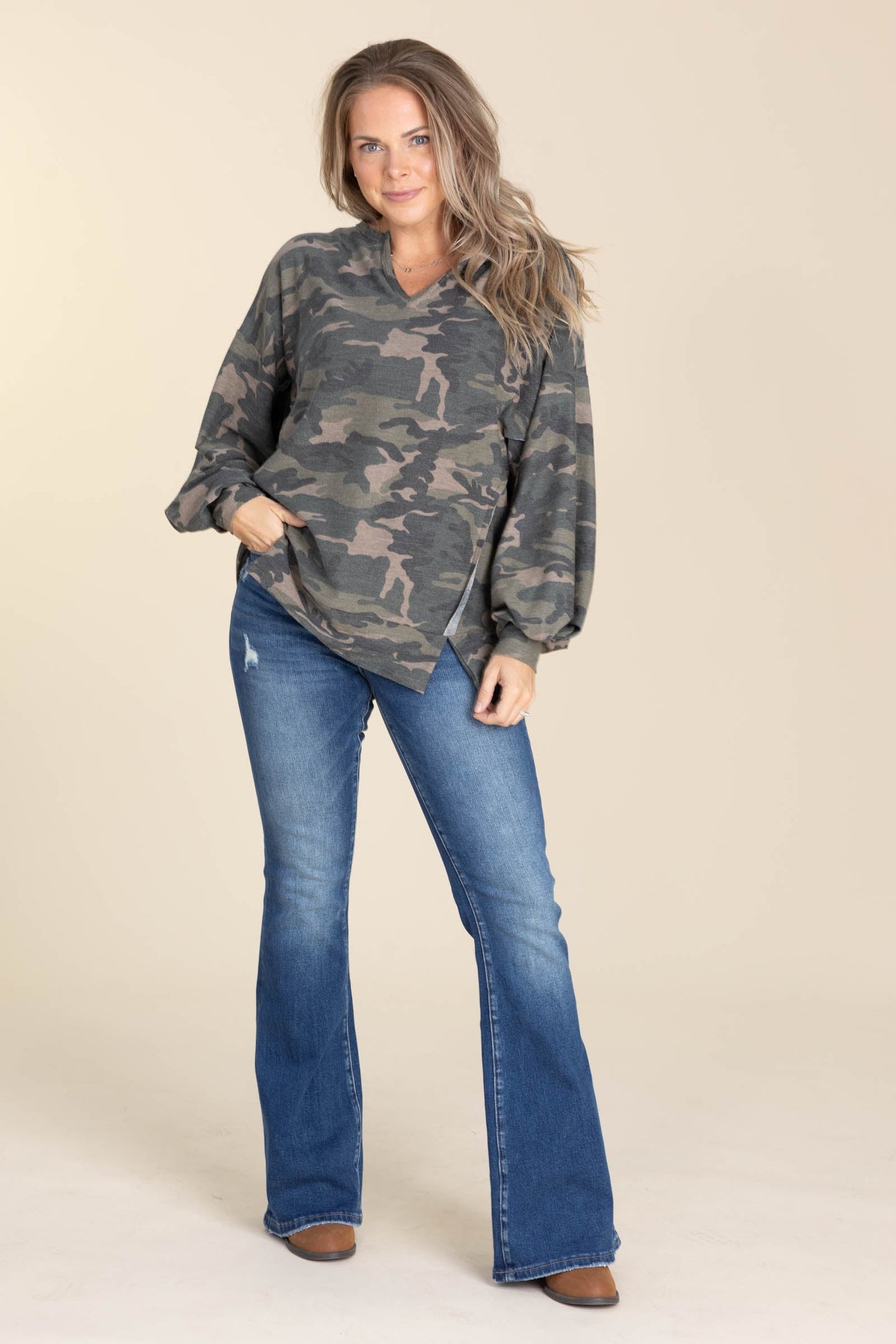 Camo Exposed Seam With V-Neck Knit Top