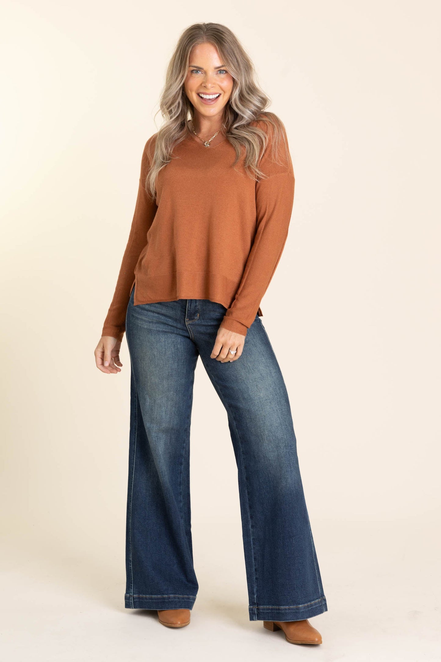 Lightweight V-Neck Two Tone Detail Knit Tops